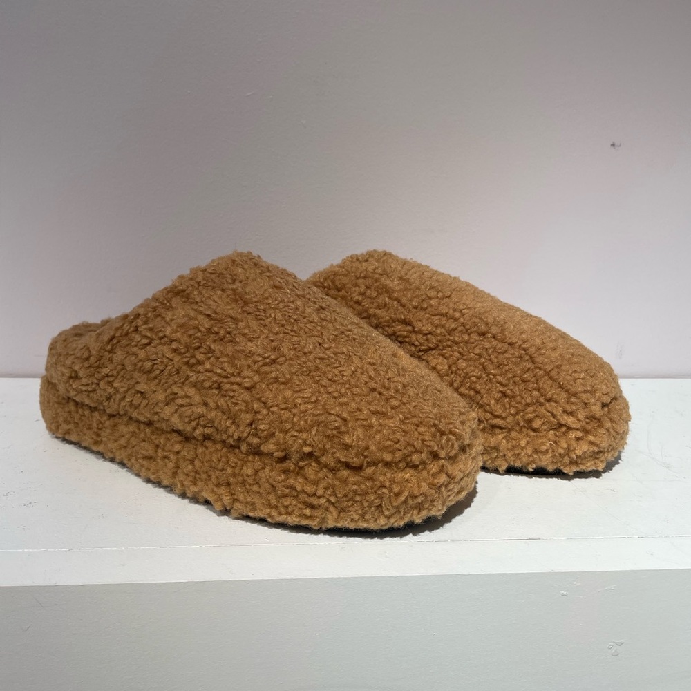 BRAND NEW- APPARIS Slippers